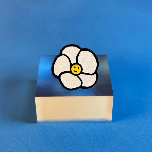 Smiling Sinensis Pin